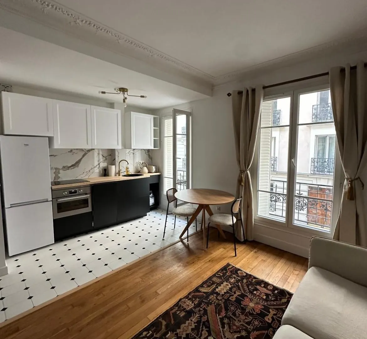 Charming Parisian Flat Near Eiffel Tower Apartment 0*, Paris France