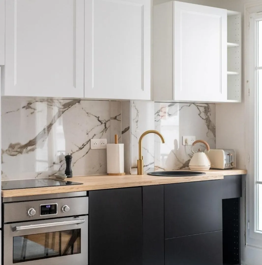 Charming Parisian Flat Near Eiffel Tower Apartment