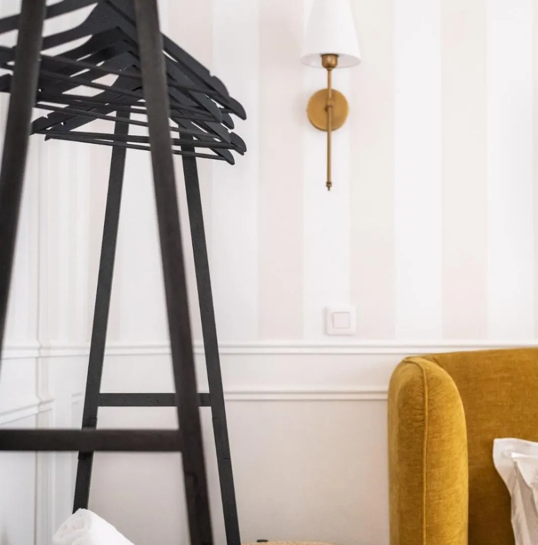 Charming Parisian Flat Near Eiffel Tower Apartment 0*, Paris France