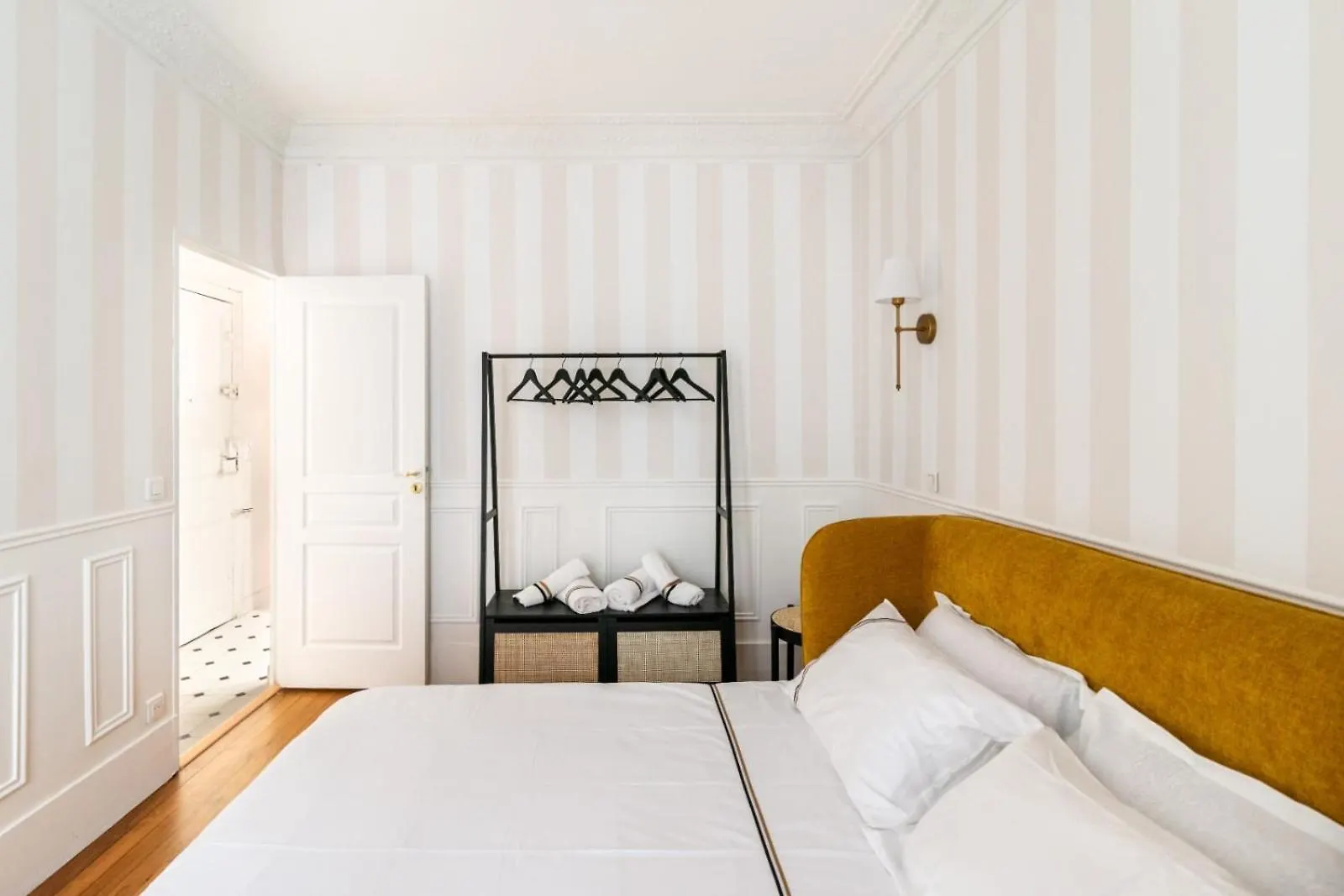 Appartement Charming Parisian Flat Near Eiffel Tower 0*, Paris