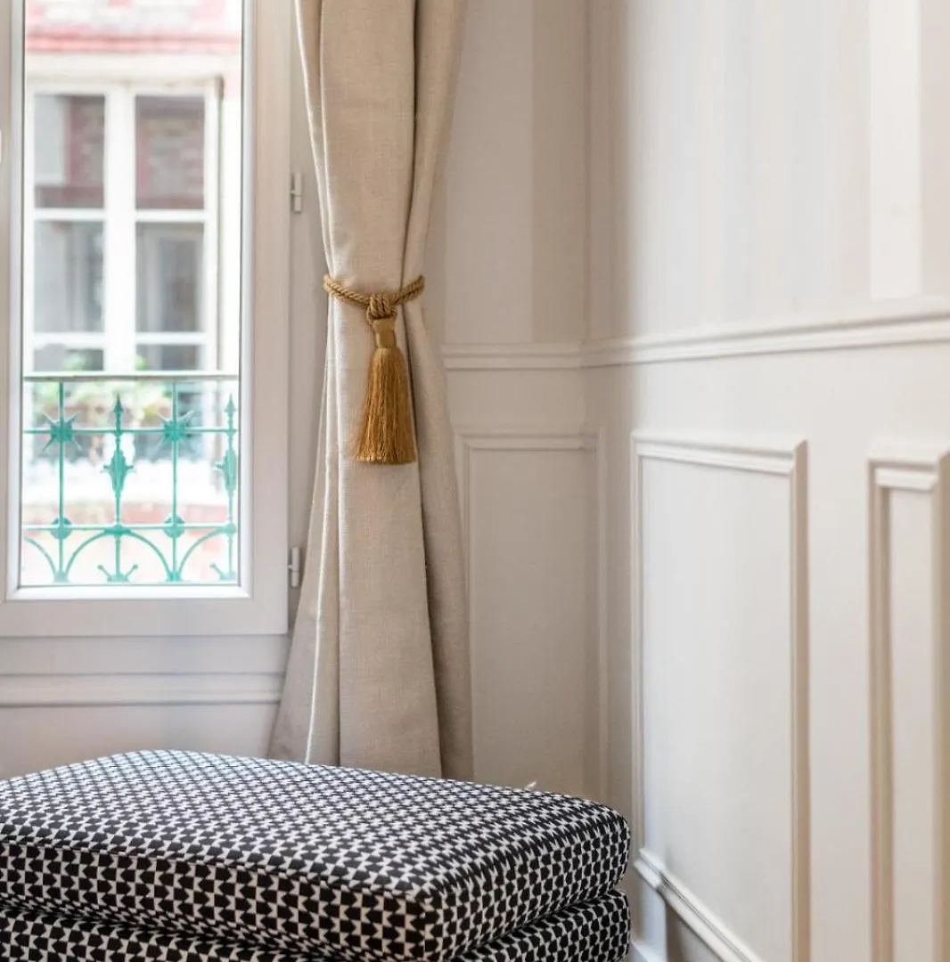 Appartement Charming Parisian Flat Near Eiffel Tower